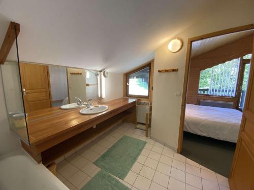 Photo de la galerie de l'établissement Charmant duplex à Arêches-Beaufort, 3 ch, balcon, proche ski et commerces, Wifi, parking - FR-1-342-305, à Beaufort