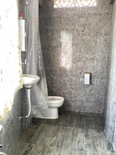 Ένα μπάνιο στο WARUHANG HOMESTAY