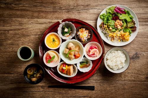 Jídlo v hotelu nebo okolí