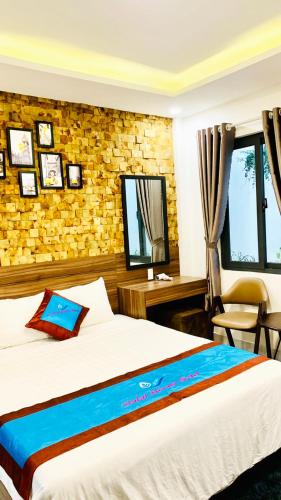 Ein Bett oder Betten in einem Zimmer der Unterkunft DALAT STREAM HOTEL-Khách sạn đẹp Đà Lạt