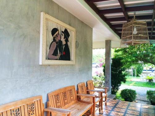 Gallery image of Laemsing Whitehouse Resort in Laem Sing