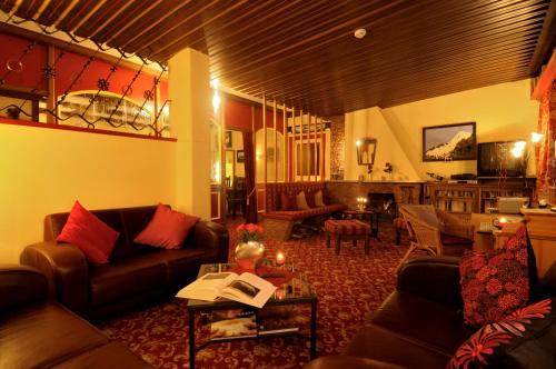 a living room with a couch and a table at Serviced Apartments VILLA LICHT in Kitzbühel