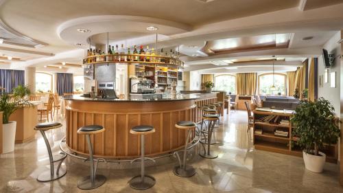 Zona de lounge sau bar la Hotel Bischofhof - Bistro Jasmin