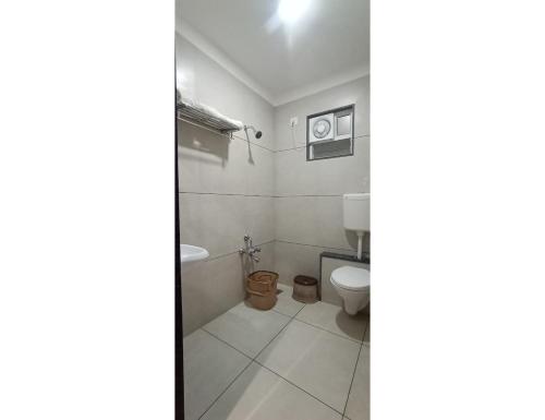 a bathroom with a toilet and a sink at Hotel Hill View, Vadatalav, Gujarat in Hālol