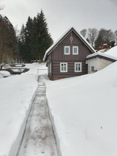 Chata Sára durante el invierno