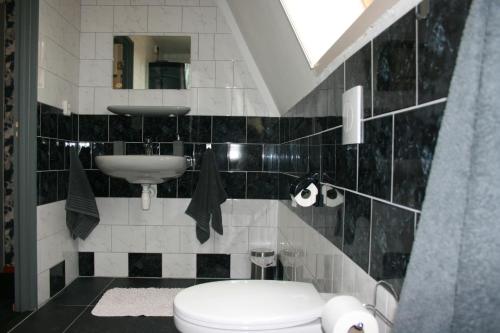 A bathroom at Appartement De Molshoop