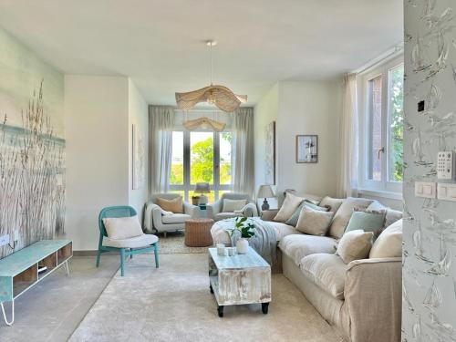 a living room with a couch and a table at Wishome-Casa con bonito jardín y piscina, ideal para familias, cerca de Comillas in Prellezo