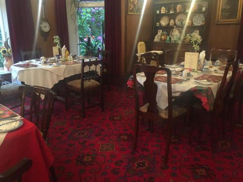 Restoran atau tempat lain untuk makan di Oakfield Lodge Guest House Stockport