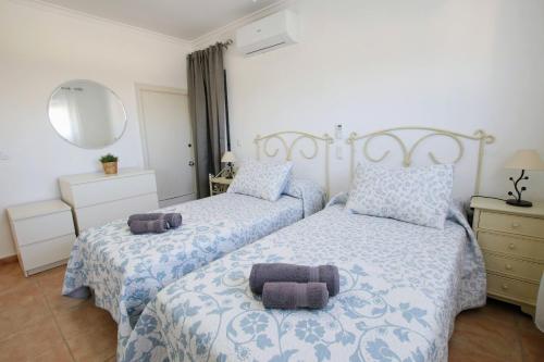 TESS Villa Azahara tesisinde bir odada yatak veya yataklar