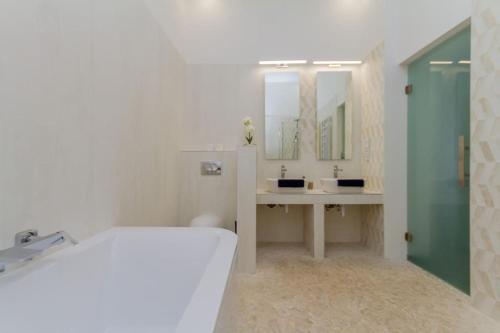 The Opulent Oasis by NeWave Apartments 1067 Budapest, 25 Teréz körút kép - 3