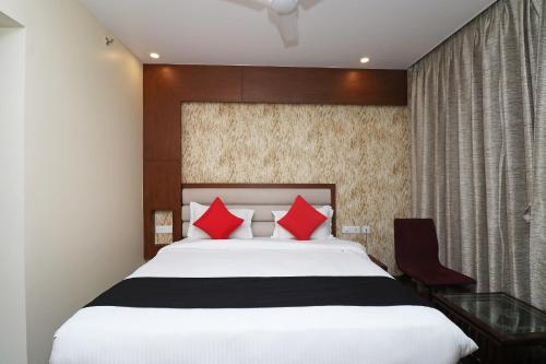 Tempat tidur dalam kamar di OYO 15351 Hotel Awadh palace