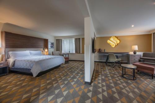 a hotel room with a bed and a desk at Holiday Inn Tlaxcala by IHG in Tlaxcala de Xicohténcatl