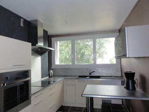 Chambre chez l'habitant - Appartement lumineux - Gare à 2 arrêts de tram