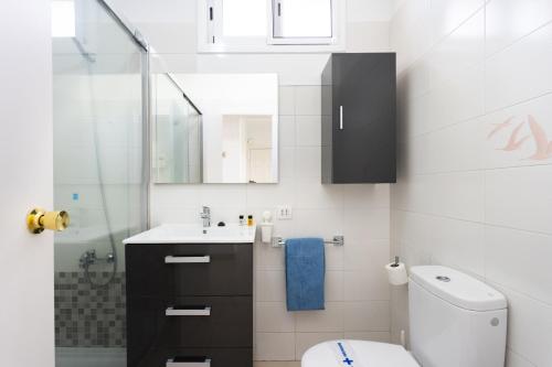 Frontline Playa las Vistas with pool, parking, sea