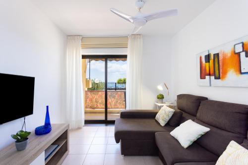 Frontline Playa las Vistas with pool, parking, sea