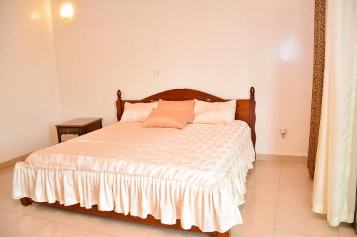 En eller flere senger på et rom på SERENE GARDEN HOUSE GASABO- RUSORORO