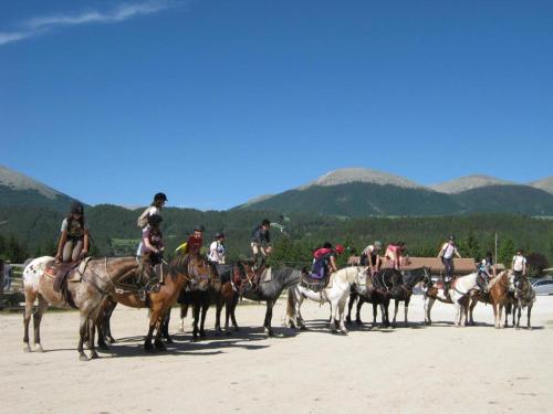 a group of people riding horses on the beach at Agriturismo Maneggio Vallecupa in Pescasseroli