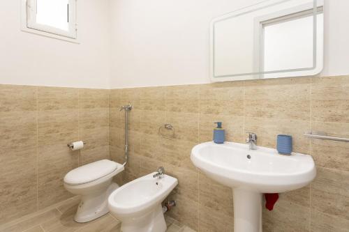 a bathroom with a sink and a toilet and a mirror at Sefy Mare A Selinunte in Marinella di Selinunte