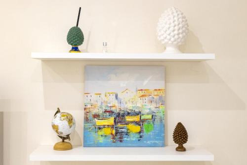 a painting on a wall with vases on shelves at Sefy Mare A Selinunte in Marinella di Selinunte