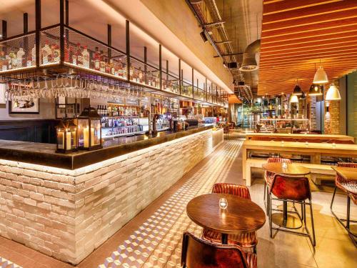 ibis London Canning Town Image