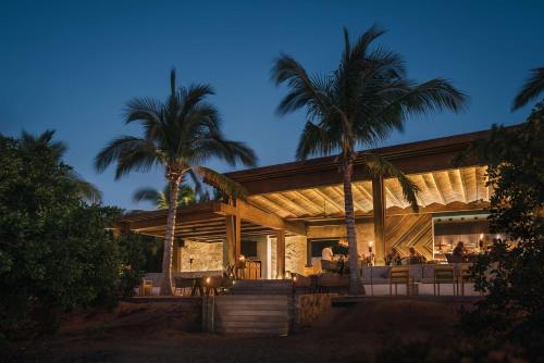 Un jardín fuera de Conrad Punta de Mita