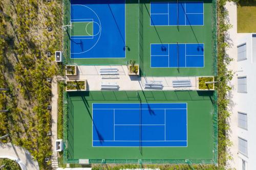 Instalaciones para jugar a tenis o squash en Conrad Punta de Mita o alrededores