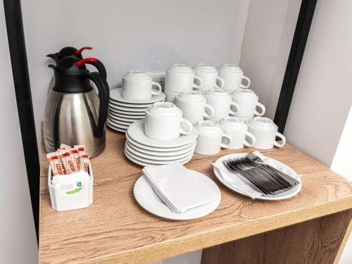 a table with white dishes and a tea kettle at Ibis Styles El Malecon Guayaquil in Guayaquil