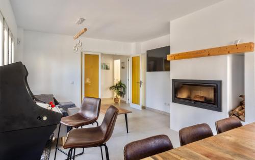a living room with a fireplace and a table and chairs at Villa Santa Lucia in El Toro