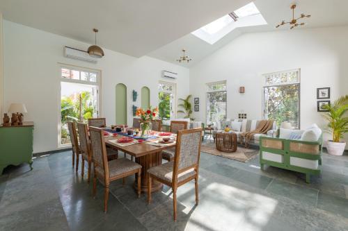 a dining room with a table and chairs at LohonoStays Colina Villa B in Vagator
