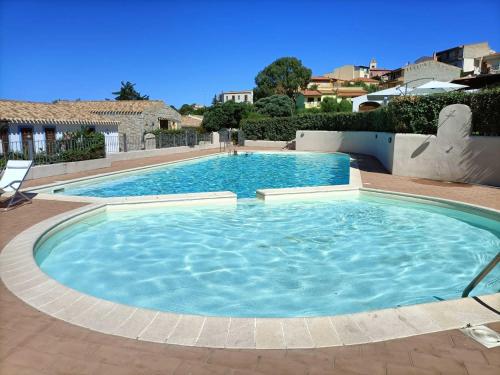 a large swimming pool with blue water at Villa Vigna in Badesi