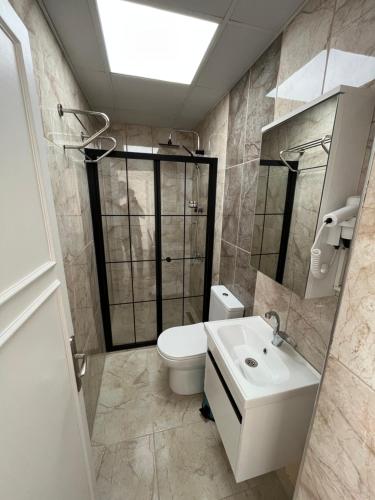 a bathroom with a toilet and a sink at Maritsa Comfort Plus in Edirne