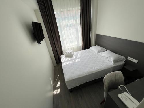 a small bedroom with a bed and a window at Maritsa Comfort Plus in Edirne