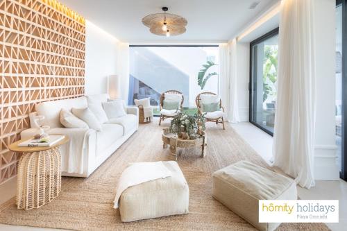 O zonă de relaxare la Homity Holidays - Playa Granada - Villa Golf