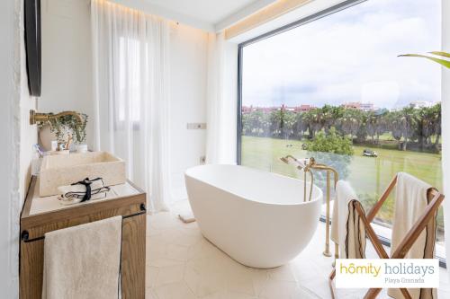 Piscina de la sau aproape de Homity Holidays - Playa Granada - Villa Golf