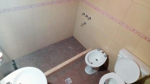 a bathroom with a toilet and a sink at Paso del Campo Estrellado in Humahuaca