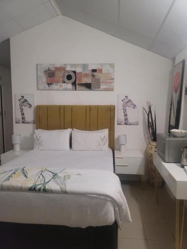 a bedroom with a large bed with white sheets at 147@ Simon Bekker Kosmos in Hartbeespoort
