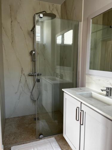 a bathroom with a shower and a sink at La Parenthèse Fléchoise, Chambre Agathe in La Flèche