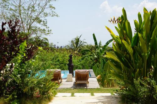 Сад в Sunset Hill Lembongan