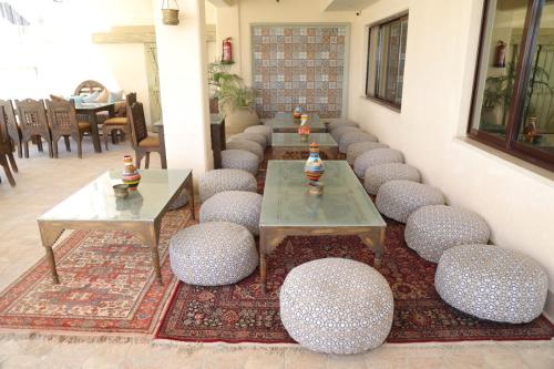 Χώρος καθιστικού στο Holy Family Hotel