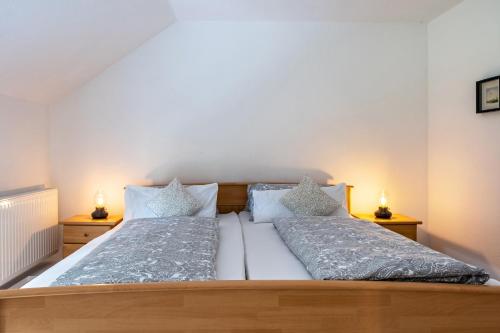 Postel nebo postele na pokoji v ubytování Ferienwohnung Flut am Weserstrand