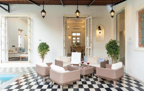 Khu vực ghế ngồi tại LohonoStays Colina Villa H