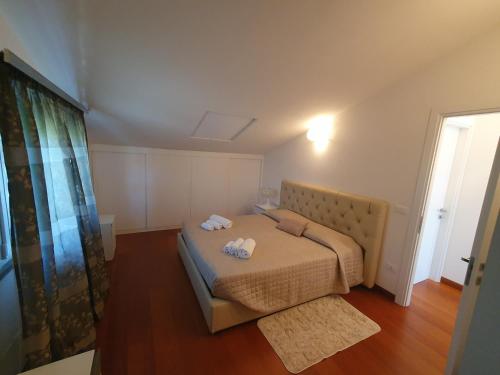 a bedroom with a bed with two towels on it at Villino Sabbia d'Oro in San Vincenzo