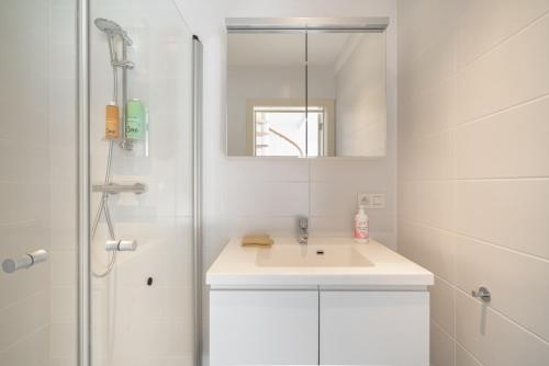 Ένα μπάνιο στο The Fashion Street Apartments