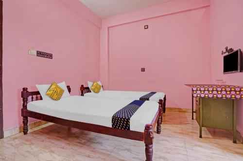 Postel nebo postele na pokoji v ubytování Hotel O SS Residency