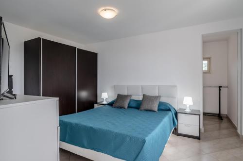 Voodi või voodid majutusasutuse Caravaggio Apartment with Terrace toas