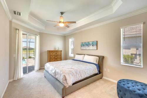 Postelja oz. postelje v sobi nastanitve Punta Gorda Home with Lanai and Golf Course View!