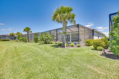 Punta Gorda Home with Lanai and Golf Course View!にある庭