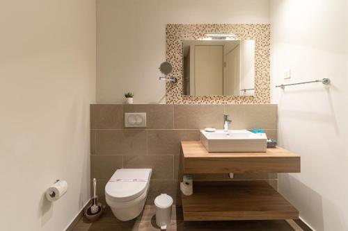 Ένα μπάνιο στο Lustica Apartments Central