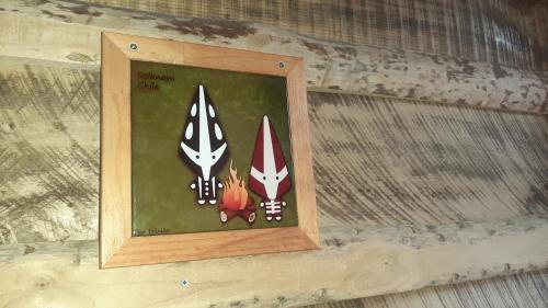 a picture of two clocks on a wooden wall at Hostal Crisol in Lo Valdés