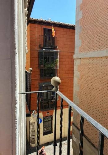 Un balcón o terraza de ToledoRooms Palacios